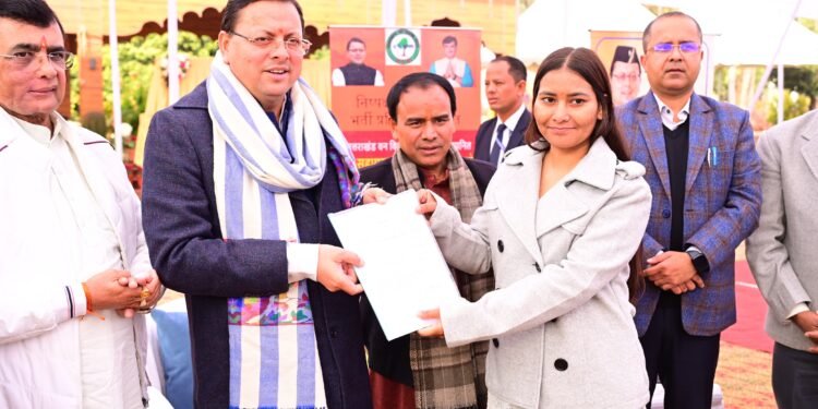 मुख्यमंत्री धामी ने उत्तराखण्ड वन विकास निगम और उच्च शिक्षा विभाग के सहायक लेखाकारों को नियुक्ति पत्र प्रदान किये
