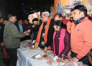 कैबिनेट मंत्री गणेश जोशी ने प्रभु राम की जोत भी जलाई तथा भगवान राम के गीतों पर जमकर उत्सव मनाया गया    