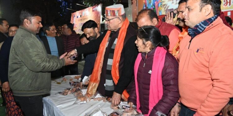 कैबिनेट मंत्री गणेश जोशी ने प्रभु राम की जोत भी जलाई तथा भगवान राम के गीतों पर जमकर उत्सव मनाया गया    