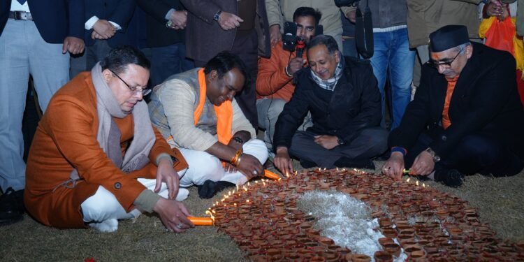 मुख्यमंत्री धामी की मौजूदगी में परेड ग्राउंड देहरादून में 1.5 लाख से अधिक दीप किए प्रज्वलित.
