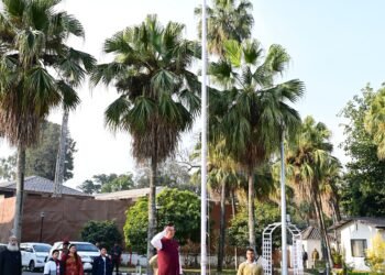मुख्यमंत्री पुष्कर सिंह धामी ने गणतंत्र दिवस के अवसर पर मुख्यमंत्री आवास में राष्ट्रीय ध्वज फहराया..