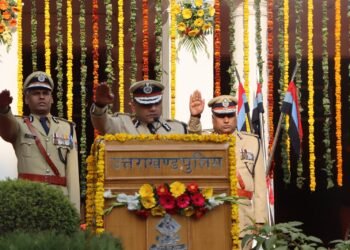 पुलिस महानिदेशक अभिनव कुमार ने पुलिस मुख्यालय मे ध्वजारोहण कर सभी को संविधान की उद्देशिका की शपथ दिलाई..   
