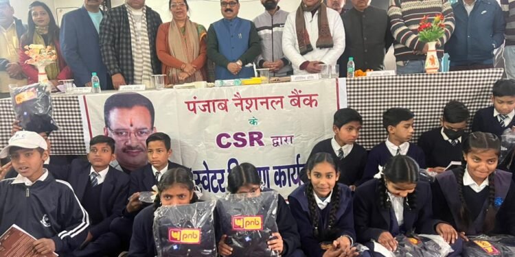 सेवा सप्ताह के तहत राजकीय इंटर कॉलेज डोभालवाला में 400 विधार्थीयो को ट्रैक सूट हुए वितरित   