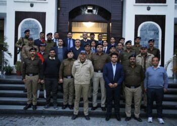 नई दिल्ली स्थित उत्तराखण्ड सदन के भूतल में मुख्यमंत्री पुष्कर सिंह धामी के दिशानिर्देशानुसार उत्तराखण्ड पुलिस महानिदेशक अभिनव कुमार ने पुलिस बैरक का उद्घाटन किया.