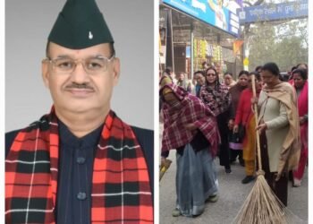 कैबिनेट मंत्री गणेश जोशी के जन्मदिवस को सेवा सप्ताह के तहत प्रथम दिवस गुच्छुपानी में स्वच्छता अभियान का कार्य करते भारतीय जनता पार्टी के कार्यकर्ता