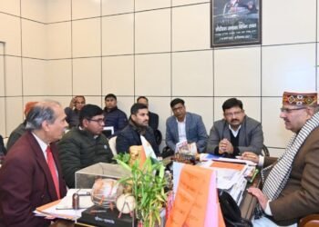 सैनिक कल्याण मंत्री गणेश जोशी ने गुरुवार को कैंप कार्यालय में देहरादून गुनियाल गांव में निर्माणाधीन सैन्य धाम के निर्माण कार्यों की विभागीय अधिकारियों के साथ समीक्षा बैठक की। 