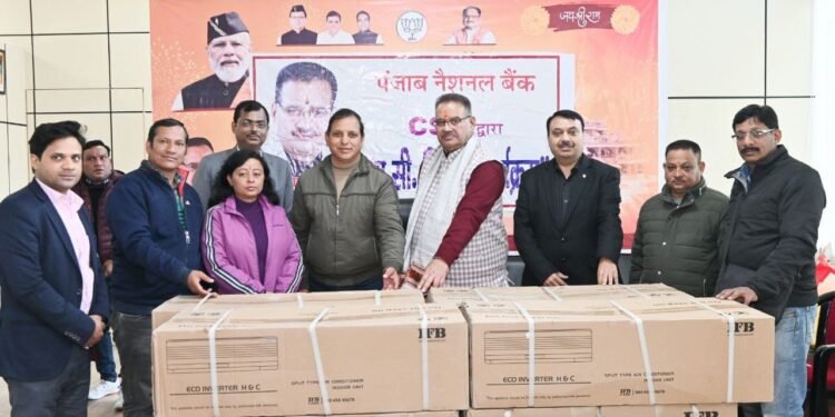 कैबिनेट मंत्री गणेश जोशी ने उत्तरांचल प्रेस क्लब देहरादून को 4 एसी (वातानुकूलक) को भेंट किये 