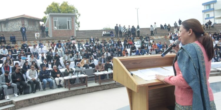 राज्य सरकार कर रही युवाओ के हितों के लिए काम-रेखा आर्या   