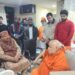 अस्पताल में भर्ती मशहूर संत रामभद्राचार्य का महाराज ने जाना हाल-चाल