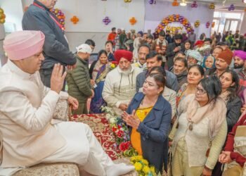 प्रकटोत्सव पर श्री महाराज जी ने कहा कि नर सेवा ही नारायण सेवा है। जो लोग जरूरतमंदों की सेवा करते हैं वे सच्चे समाजसेवी होते हैं सेवाधर्म ही सबसे बड़ा धर्म है