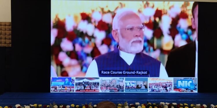 प्रधानमंत्री नरेन्द्र मोदी ने गुजरात के राजकोट से 25 फरवरी को उत्तराखंड के लिए नौ चिकित्सा स्वास्थ्य सुविधाओं का वर्चुअल लोकार्पण व शिलान्यास किया