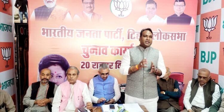 महानगर अध्यक्ष सिद्धार्थ उमेश अग्रवाल ने सभी विधानसभाओं की और बैठक में सभी कार्यकर्ताओं पदाधिकारी का अभिनंदन किया और कहा कि 2024 का चुनाव भारतीय जनता पार्टी का ऐतिहासिक चुनाव होने जा रहा है जिसमें नरेंद्र मोदी जी के नेतृत्व में भारतीय जनता पार्टी अपने कार्य और योजनाओं के दम पर पुनः एक बार सरकार में वापस आएगी