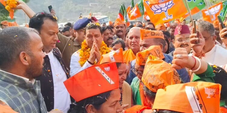 जिला पौड़ी पहुंचने पर कार्यकर्ताओं ने सांसद प्रत्याशी बलूनी का किया भव्य स्वागत
