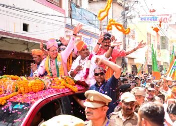 बदायूं से भाजपा के लोकसभा प्रत्याशी दुर्विजय सिंह शाक्य के समर्थन में आयोजित रोड शो में मुख्यमंत्री धामी हुए सम्मिलित