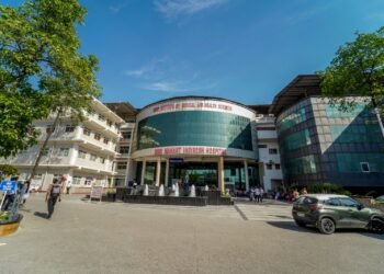 श्री महंत इन्दिरेश अस्पताल राज्य का पहला प्राईवेट अस्पताल है जिसकी डिस्पैंसरियों में डी.फार्म कोर्से के छात्र-छात्राएं ट्रेनिंग पूरी कर सकते हैं.