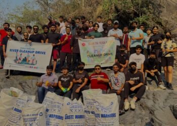 स्वास्तिक युवा समिति ने सोअन गोआन नदी थानो में 40 स्वयंसेवकों के साथ सफाई अभियान किया