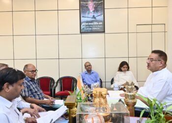 मंत्री गणेश जोशी ने हरेला पर्व पर वृक्षारोपण के संबंध में ग्राम्य विकास और उद्यान विभाग की संयुक्त बैठक