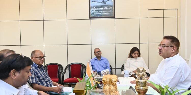 मंत्री गणेश जोशी ने हरेला पर्व पर वृक्षारोपण के संबंध में ग्राम्य विकास और उद्यान विभाग की संयुक्त बैठक