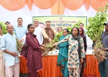 वृक्षारोपण के बाद मां की तरह पौधे का ध्यान रखें – कृषि मंत्री गणेश जोशी