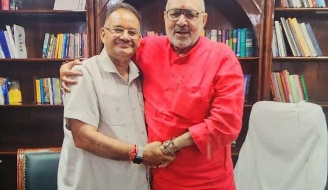 केंद्रीय वस्त्र मंत्री गिरिराज सिंह ने मंत्री जोशी द्वारा रखे गये सभी बिंदुओं पर सकारात्मक आश्वासन देते हुए आवश्यक कार्रवाई का आश्वासन दिया