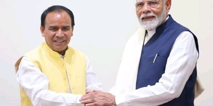 प्रधानमंत्री नरेन्द्र मोदी से मिले कैबिनेट मंत्री डॉ. धन सिंह रावत