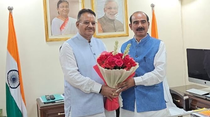 कैबिनेट मंत्री गणेश जोशी ने केंद्रीय राज्य मंत्री अजय टम्टा से मसूरी टनल निर्माण तथा किमाड़ी मोटर मार्ग के निर्माण का अनुरोध किया