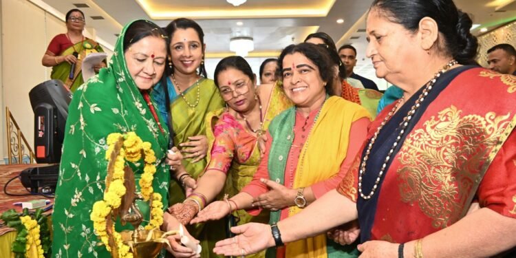 टिहरी की नथ, जौनसारी ठांठू और कुमाऊनी पिछौड़ा पहनकर हम महिलाएं यह त्यौहार मनाती हैं