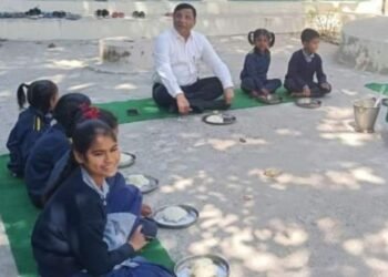 IAS बंशीधर तिवारी का काम बोलता है, और उनका व्यवहार, सादगी उनकी पहचान करता है, जो तथाकथित के चेहरे पर तमाचा है…