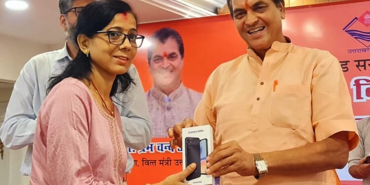 डॉ अग्रवाल ने बताया बिल लाओ ईनाम पाओ योजना के अन्तर्गत अब तक सत्रह (17) मासिक लकी ड्रॉ आयोजित किये गये है