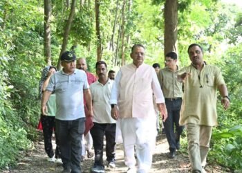 देहरादून के मसंदावला में अतिवृष्टि के कारण हुए नुकसान का निरीक्षण कैबिनेट मंत्री गणेश जोशी ने किया 