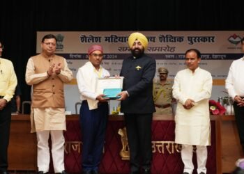 विद्यालयी शिक्षा की गुणवत्ता में सुधार के लिए महत्वपूर्ण योगदान देने वाले शिक्षक वास्तव सम्मान के अधिकारी हैं। – राज्यपाल