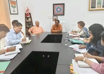 डॉ. धन सिंह रावत ने कहा अस्पतालों में हो रंग-रोगन, लगायें योजनाओं के बैनर-पोस्टर