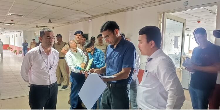 कोर्ट मामलों को छोड़ते हुए 10 लाख से ऊपर की वसूली की पेंडेंसी ख़त्म करने को अधिकारियों को एक माह समय दिया, उसके बाद होगी कार्रवाही