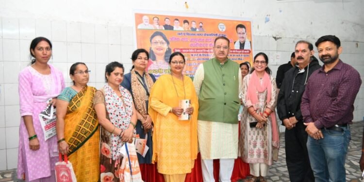 किशन नगर चौक के आत्माराम धर्मशाला में आयोजित बहुउदेशीय कैंप का शुभारंभ कैबिनेट मंत्री गणेश जोशी ने किया 