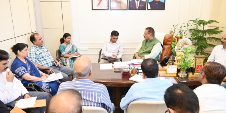 कैबिनेट मंत्री गणेश जोशी के निर्देश देहरादून मसूरी रोपवे निर्माण का कार्य तेजी से किया जाए