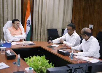 नगर निगमों, नगर पालिकाओं और नगर पंचायतों में आंतरिक मार्गों की मरम्मत एवं स्वच्छता का विशेष ध्यान रखने के निर्देश दिये हैं