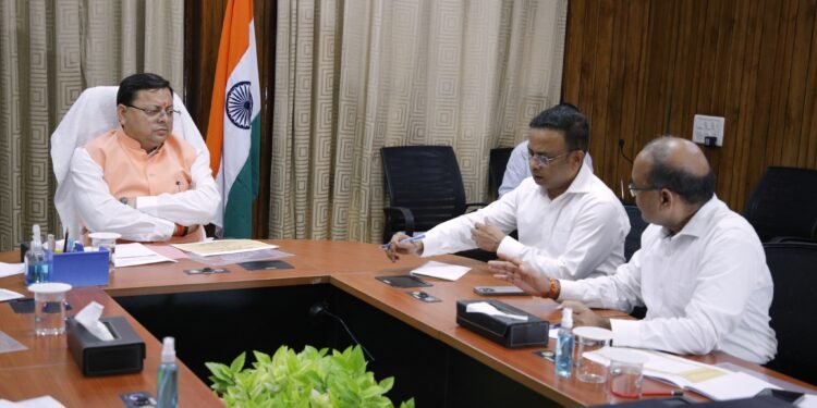 नगर निगमों, नगर पालिकाओं और नगर पंचायतों में आंतरिक मार्गों की मरम्मत एवं स्वच्छता का विशेष ध्यान रखने के निर्देश दिये हैं