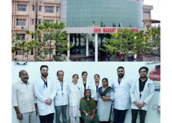 श्री महंत इन्दिरेश अस्पताल में मरीज़  के गले से एक किलो का ट्यूमर निकाला पढ़े पूरी खबर..