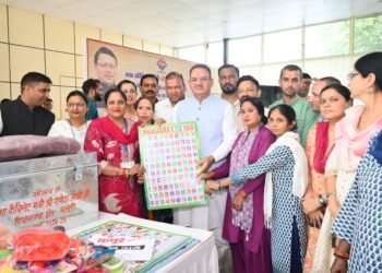 मंत्री गणेश जोशी ने कहा कि मैंने गरीबी को बहुत नजदीकी से महसूस किया है यही वजह है कि मेरा हमेशा यही प्रयास रहता है, कि गरीब असहाय लोगों की मदद करूं