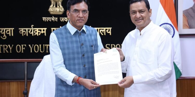 गढ़वाल सांसद अनिल बलूनी ने केंद्रीय खेल एवं युवा मामलों के मंत्री मनसुख मंडविया से की मुलाकात