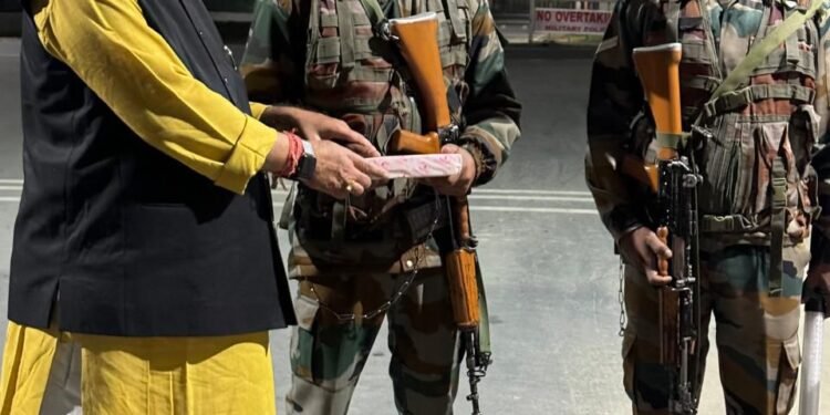 सैनिक कल्याण मंत्री गणेश जोशी ने कहा कि सेना और अर्धसैनिक बलों के जवान दुर्गम क्षेत्रों में कठिन परिस्थितियों में देश की रक्षा के लिए काम करते हैं इन जवानों की वजह से ही पूरा देश चैन की नींद सोता है।