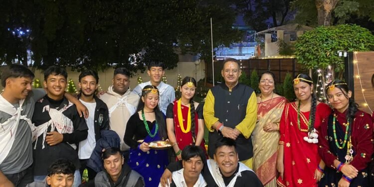 दीपावली के अवसर पर कैबिनेट मंत्री गणेश जोशी के देहरादून स्थित शासकीय आवास पर गोर्खाली समाज के रंगकर्मी बच्चों ने भाईलों उत्सव का आयोजन किया