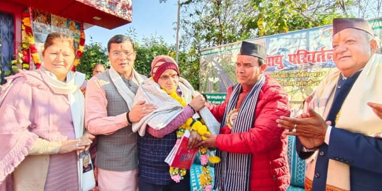 बुनियादी शिक्षा के लिये प्रेरणास्त्रोत है आदर्श विद्यालय कपकोट: डॉ. धन सिंह रावत   