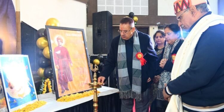 स्वामी विवेकानन्द पब्लिक स्कूल के 38वें वार्षिकोत्सव कार्यक्रम में बतौर मुख्य अतिथि प्रतिभाग करते कैबिनेट मंत्री गणेश जोशी।