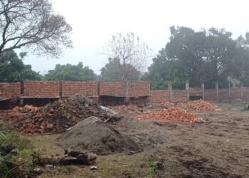 पूर्व डीजपी प्रेमदत्त रतूड़ी अपने सेवाकाल के दौरान कई घोटालों में काफी विवादित रहे है। विभिन्न सामाजिक संगठनों ने इस घटना की कड़ी निन्दा की है और शासन से इन भू-माफियाओं के विरूद्ध कड़ी कार्यवाही की मांग की है।