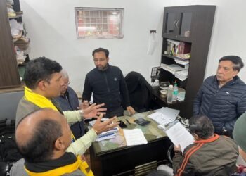 आदमी पार्टी के मेयर पद प्रत्याशी रविंद्र सिंह आनंद ने देहरादून में जनसंपर्क अभियान चलाया