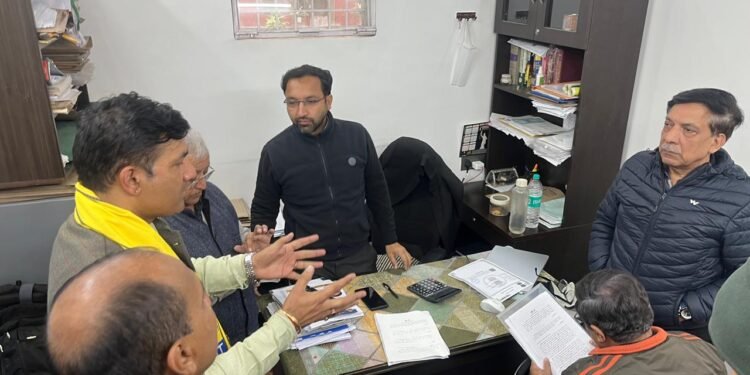 आदमी पार्टी के मेयर पद प्रत्याशी रविंद्र सिंह आनंद ने देहरादून में जनसंपर्क अभियान चलाया