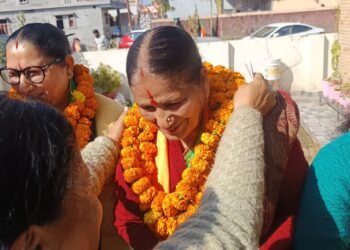 भाजपा महापौर प्रत्याशी सौरभ थपलियाल जी की माता श्रीमती उषा थपलियाल ने भी की जनता से वोट की अपील। 