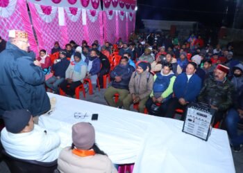 कैबिनेट मंत्री गणेश जोशी ने नगर पालिका परिषद मसूरी के चुनावों के दृष्टिगत वाल्मीकि समाज के लोगों के साथ संवाद कर भाजपा नगर पालिका परिषद चेयरमैन प्रत्याशी मीरा सकलानी एवं अन्य सभासदगणों के पक्ष में मतदान की अपील की