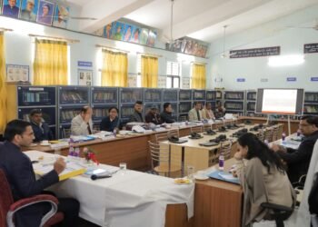 विद्यालय परिसर के सामने वाहनों की स्पीड रोकने हेतु सड़क सुरक्षा समिति के तहत ओवर स्पीड ब्रेकर बनाने के निर्देश 